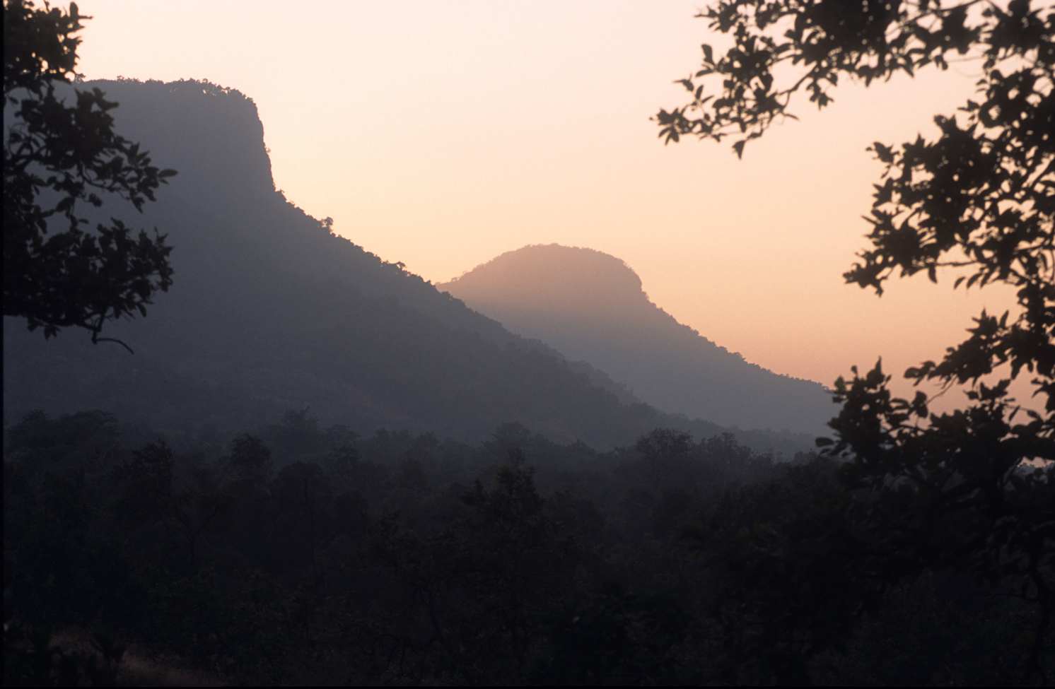 Badhaini-hill-in-bandhavgrah-as-the-sun-sets---satyendra-tiwari